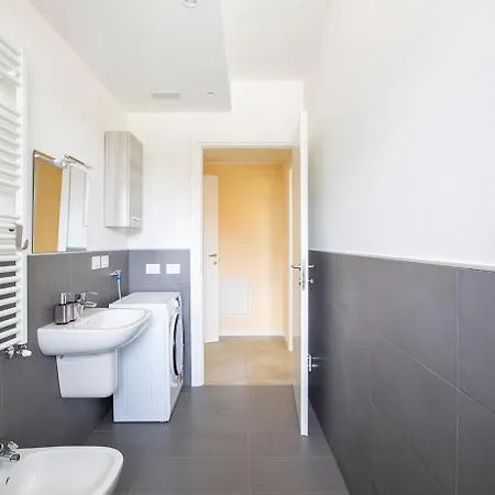 Larius Apartment-residence With Pool On موسّو