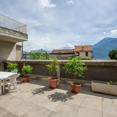 Larius Apartment-residence With Pool On شقة
