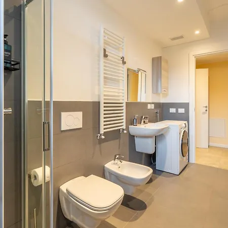 Larius Apartment-residence With Pool On דירה
