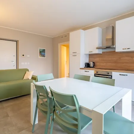 Larius Apartment-residence With Pool On