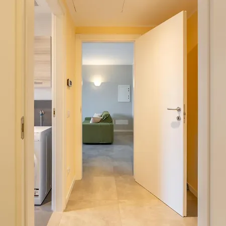 Larius Apartment-residence With Pool On דירה