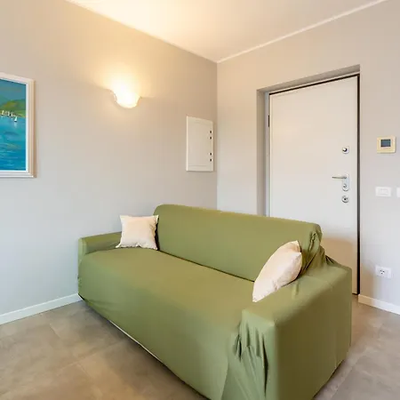 Larius Apartment-residence With Pool On דירה